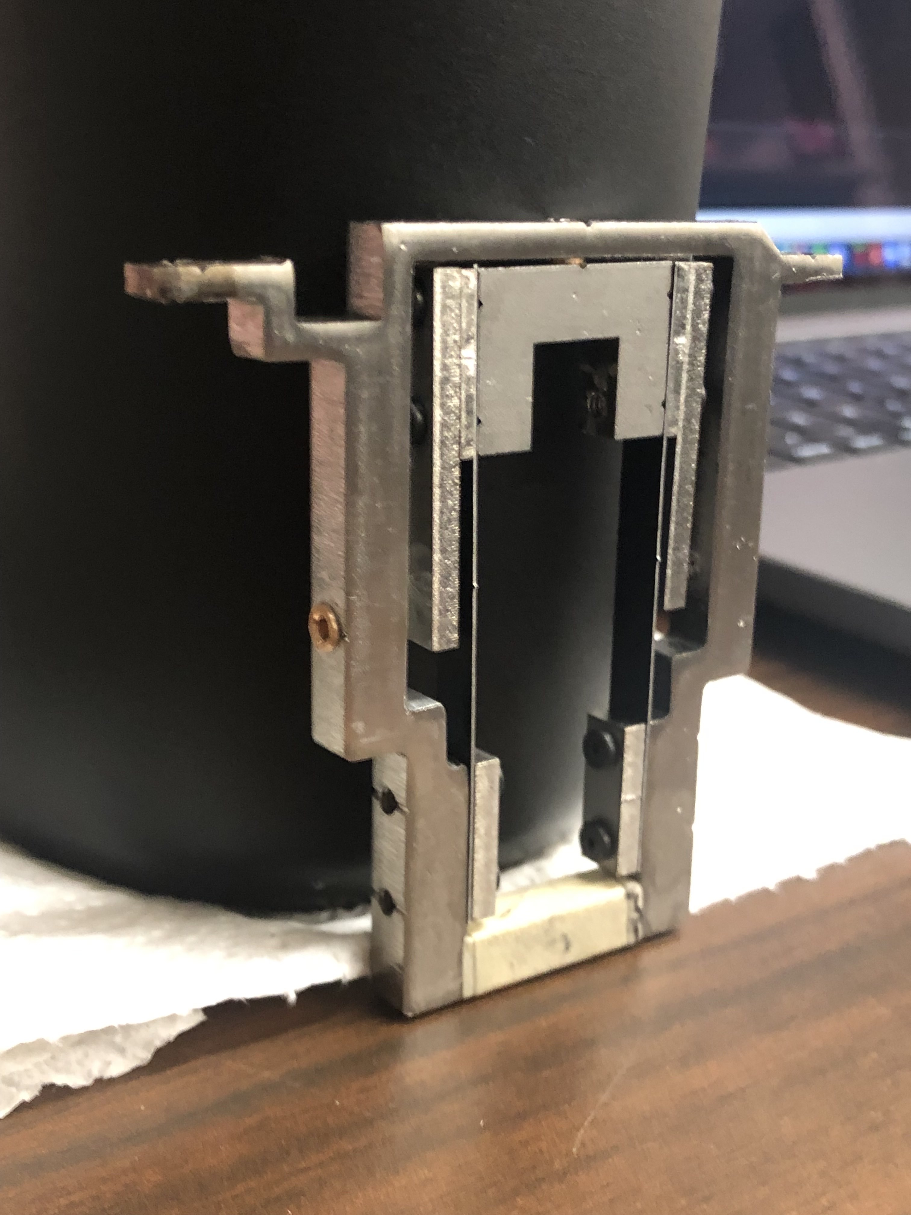 Single KEYS yoke, front view showing kinematic constraint geometry